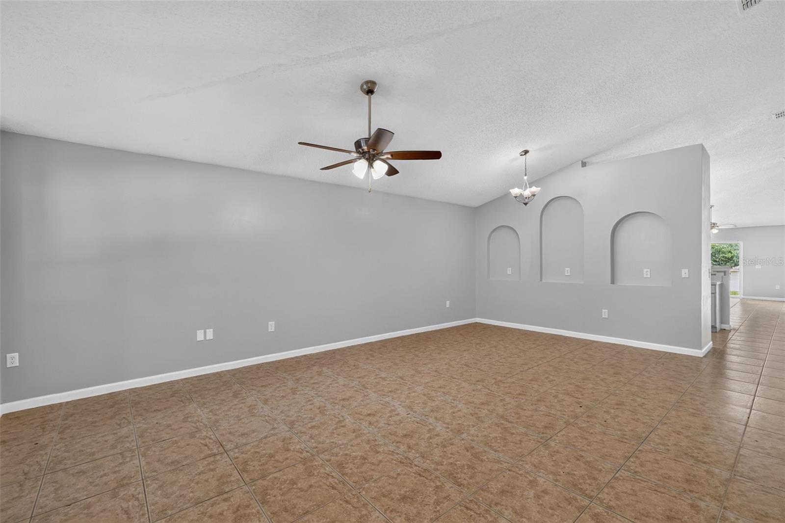 2225 Sandridge Cir Property Photo 9