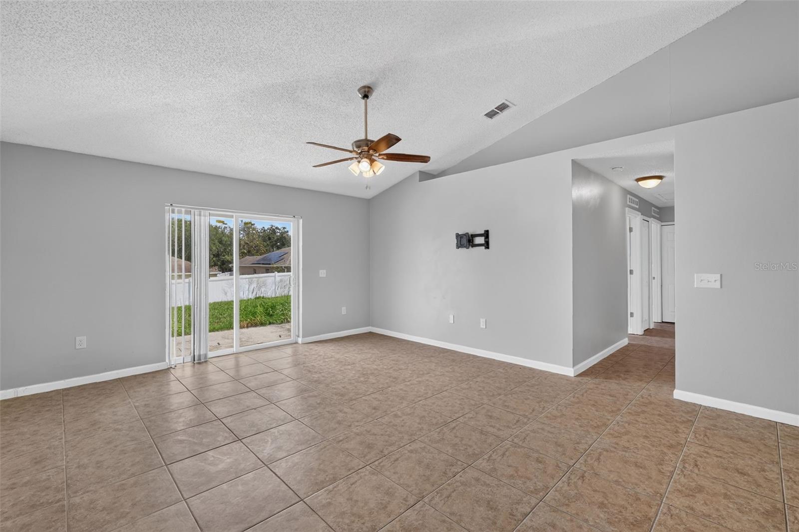 2225 Sandridge Cir Property Photo 10