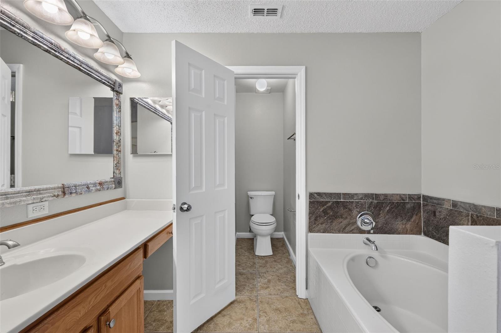 2225 Sandridge Cir Property Photo 15