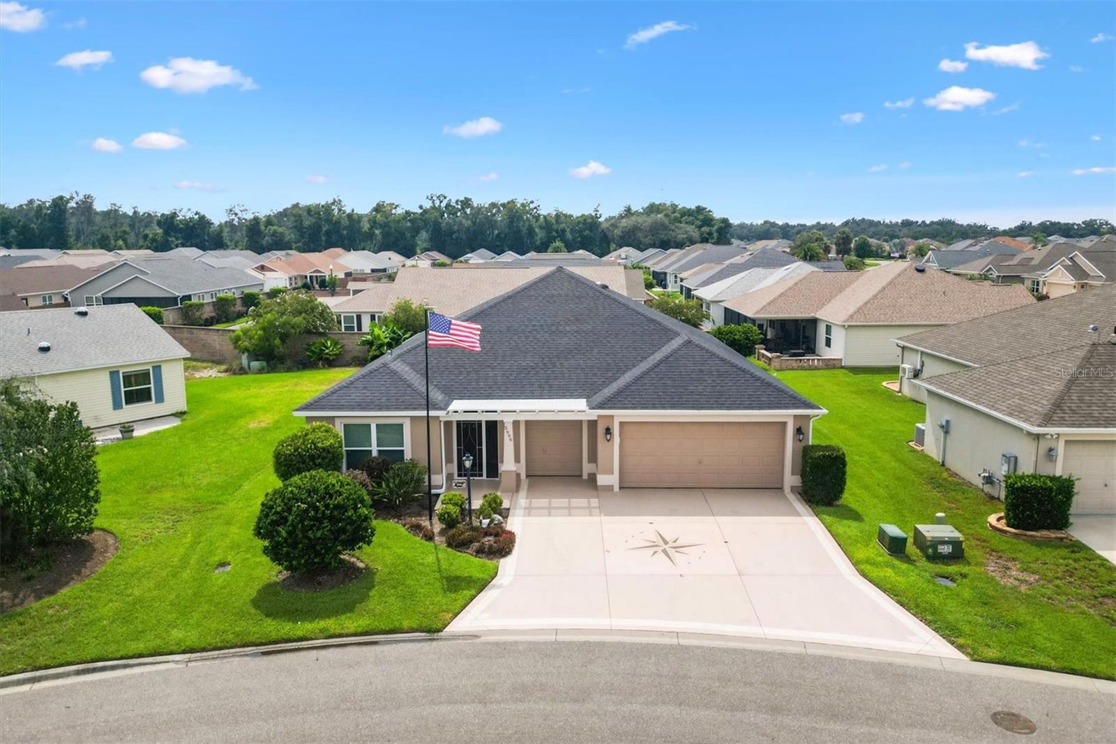 5996 Delphina Loop Property Photo 1