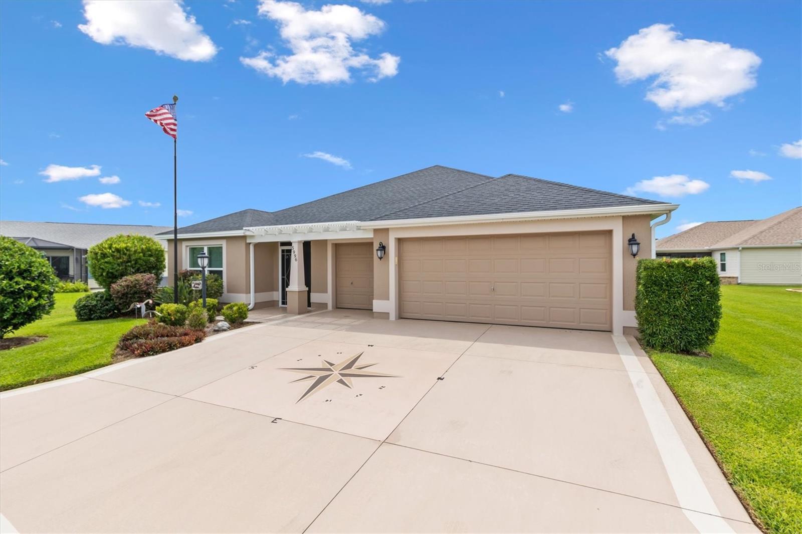 5996 Delphina Loop Property Photo 2