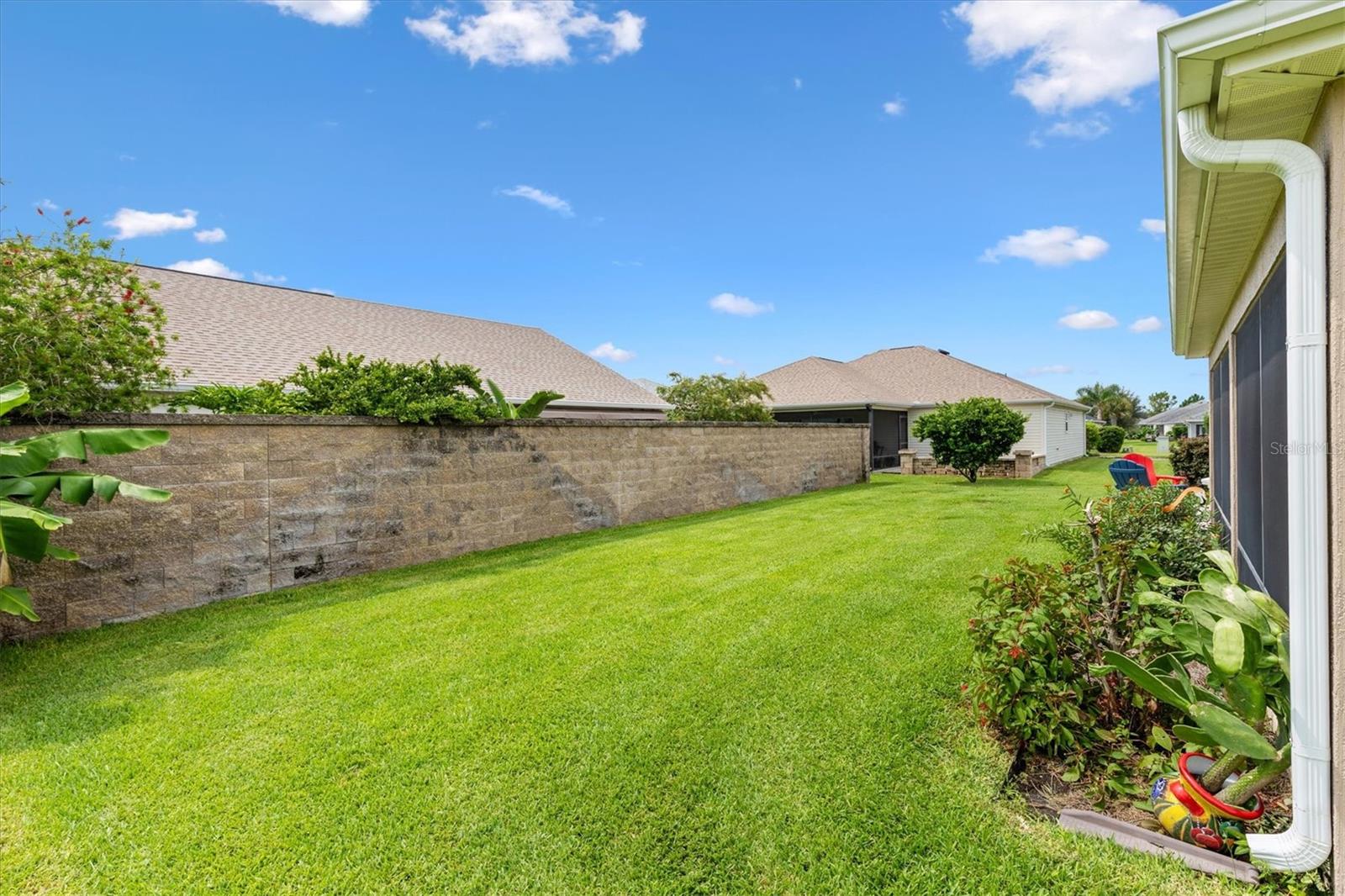 5996 Delphina Loop Property Photo 5