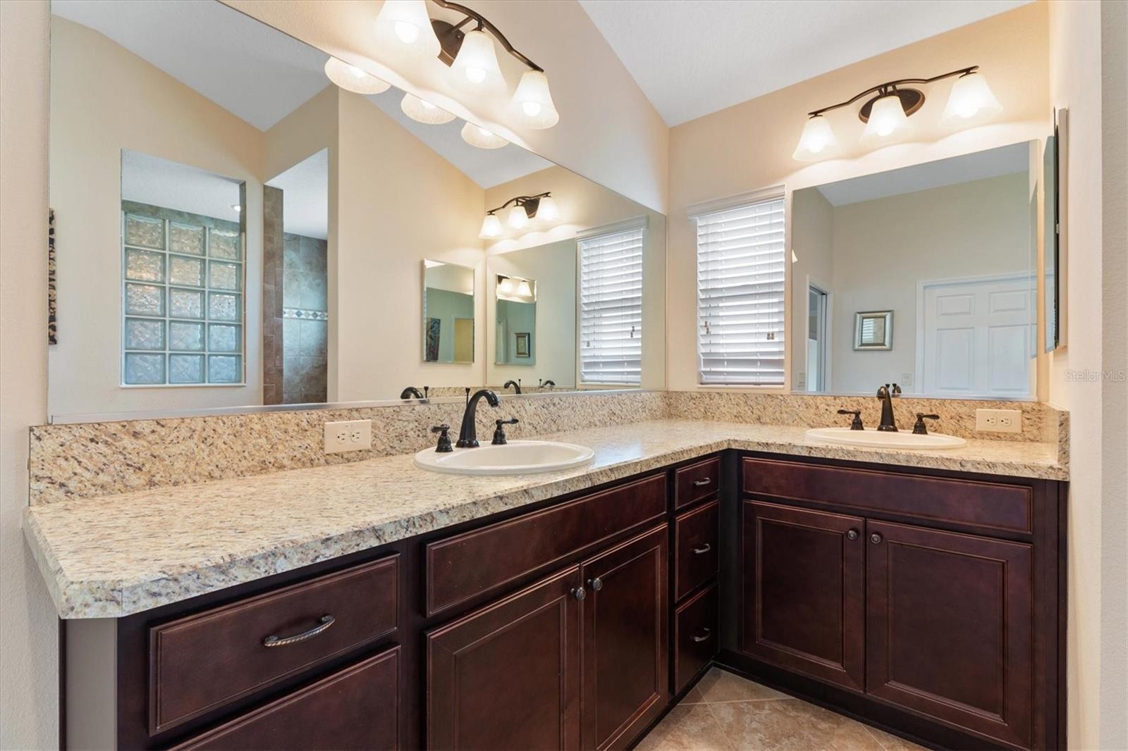 5996 Delphina Loop Property Photo 18