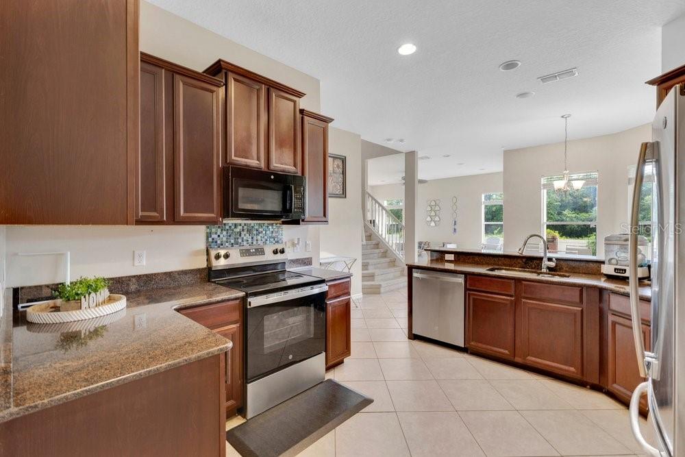 912 Hire Cir Property Photo 6