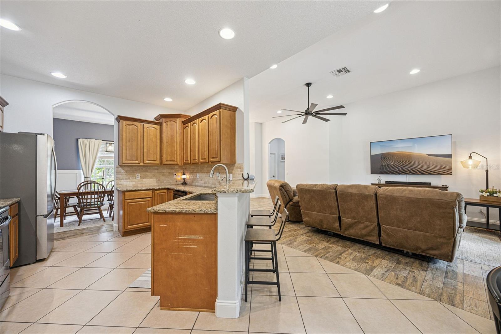 41220 Alder Way Property Photo 3