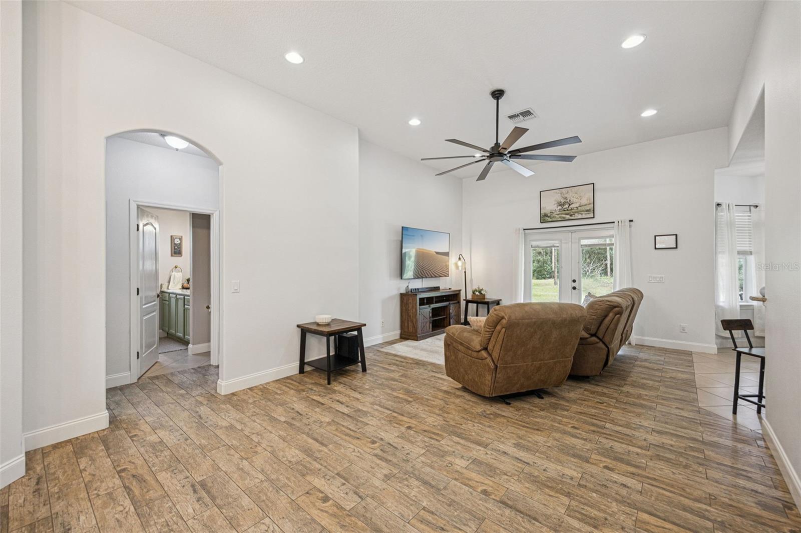 41220 Alder Way Property Photo 4