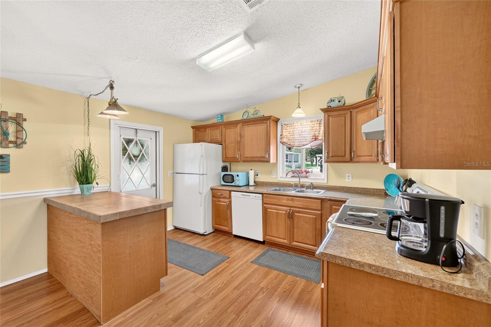 1215 Panama Pl Property Photo 7