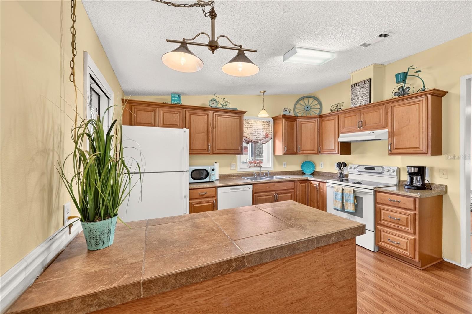 1215 Panama Pl Property Photo 8