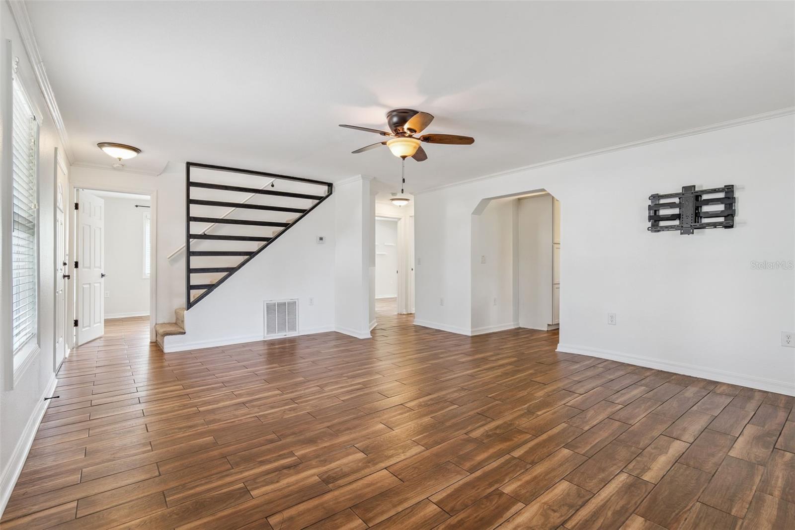 306 S Disston Ave Property Photo 6