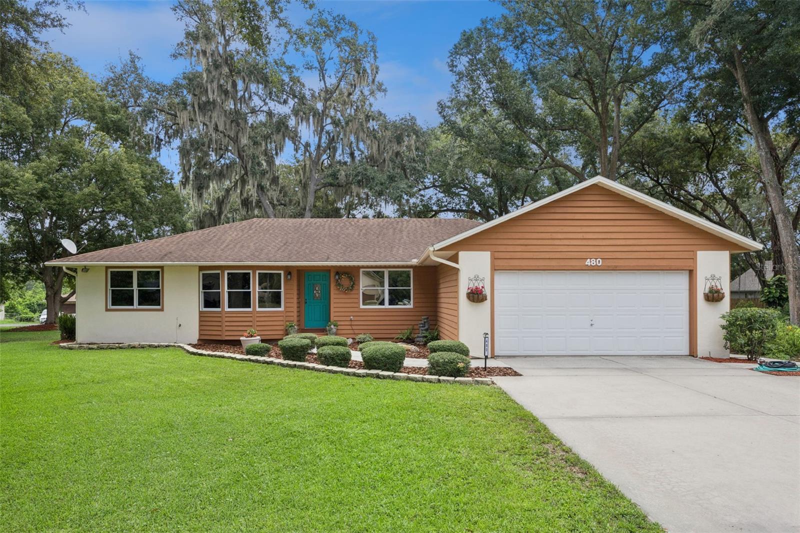 480 LAKE FOREST CIR