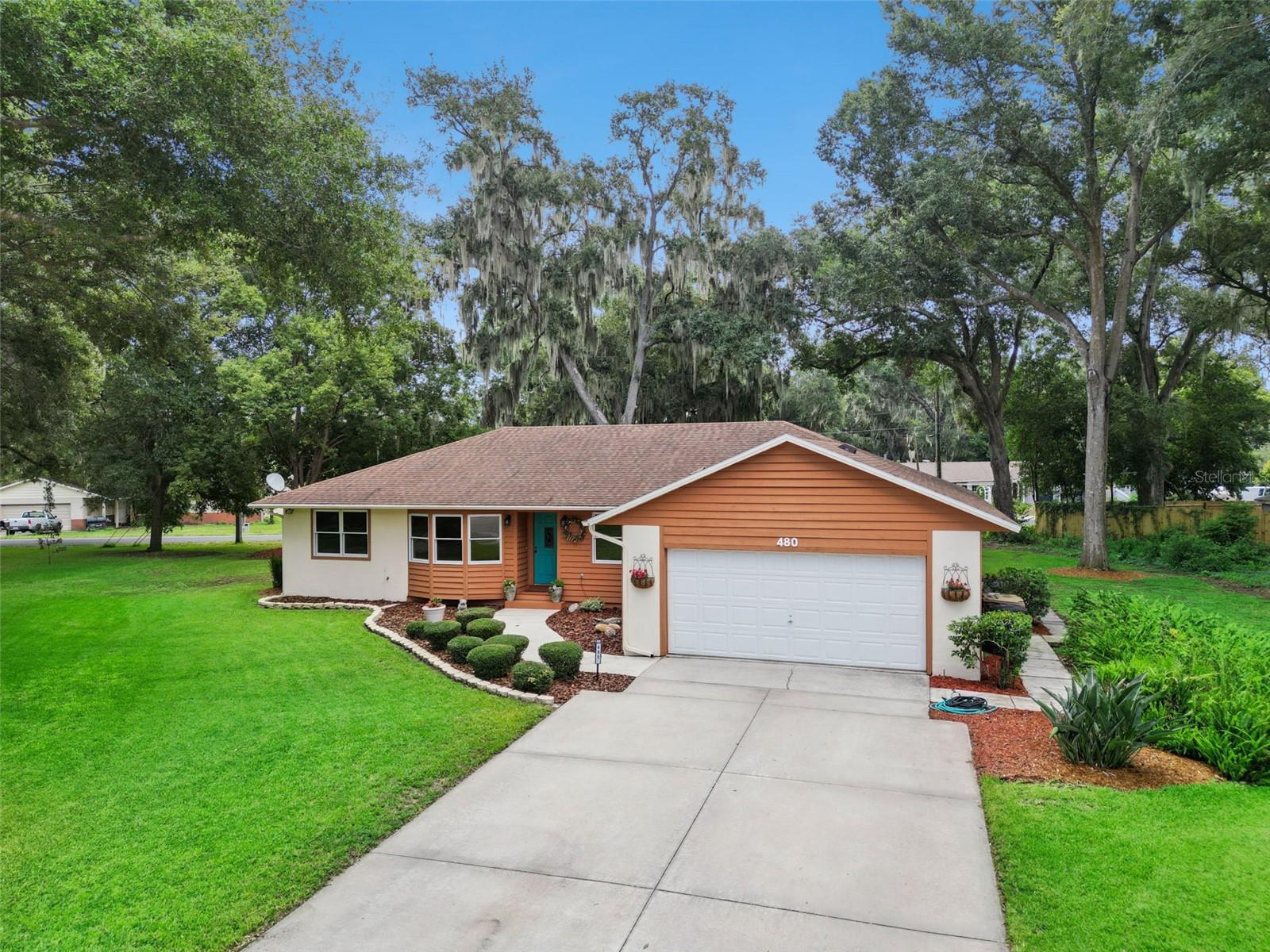 480 Lake Forest Cir Property Photo 2
