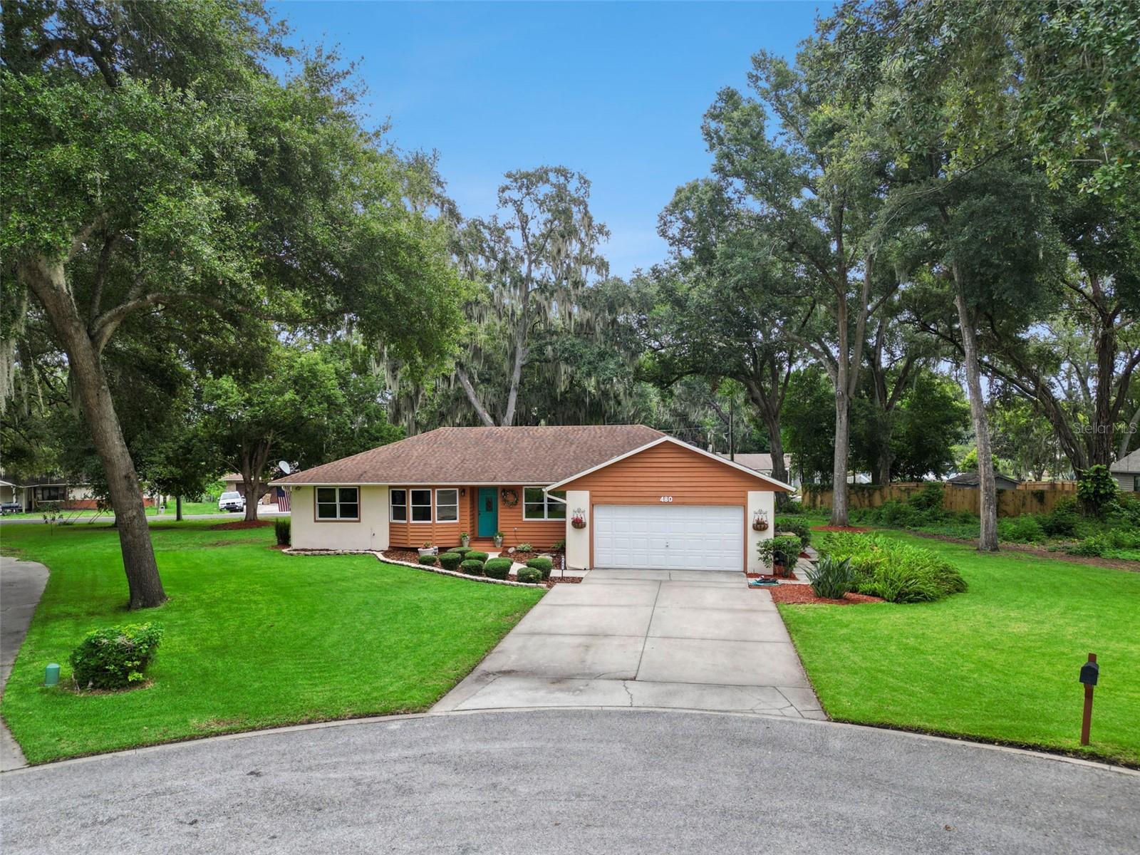 480 Lake Forest Cir Property Photo 3