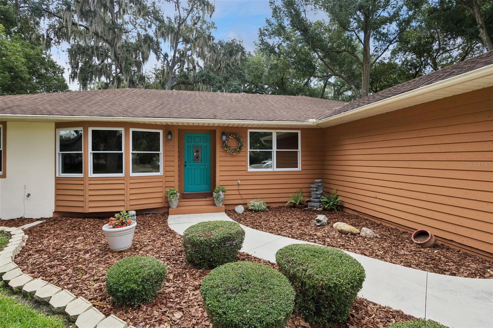 480 Lake Forest Cir Property Photo 4