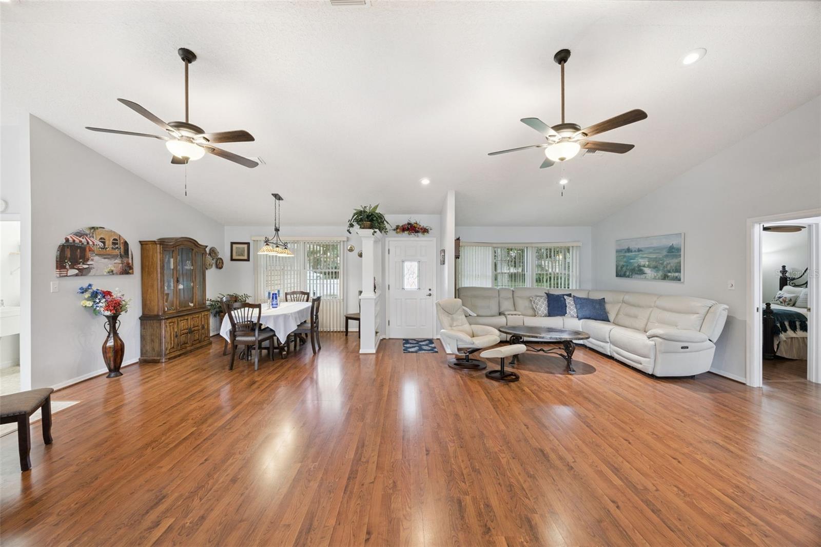 480 Lake Forest Cir Property Photo 5