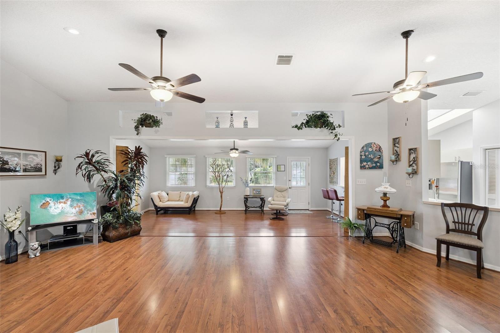 480 Lake Forest Cir Property Photo 6