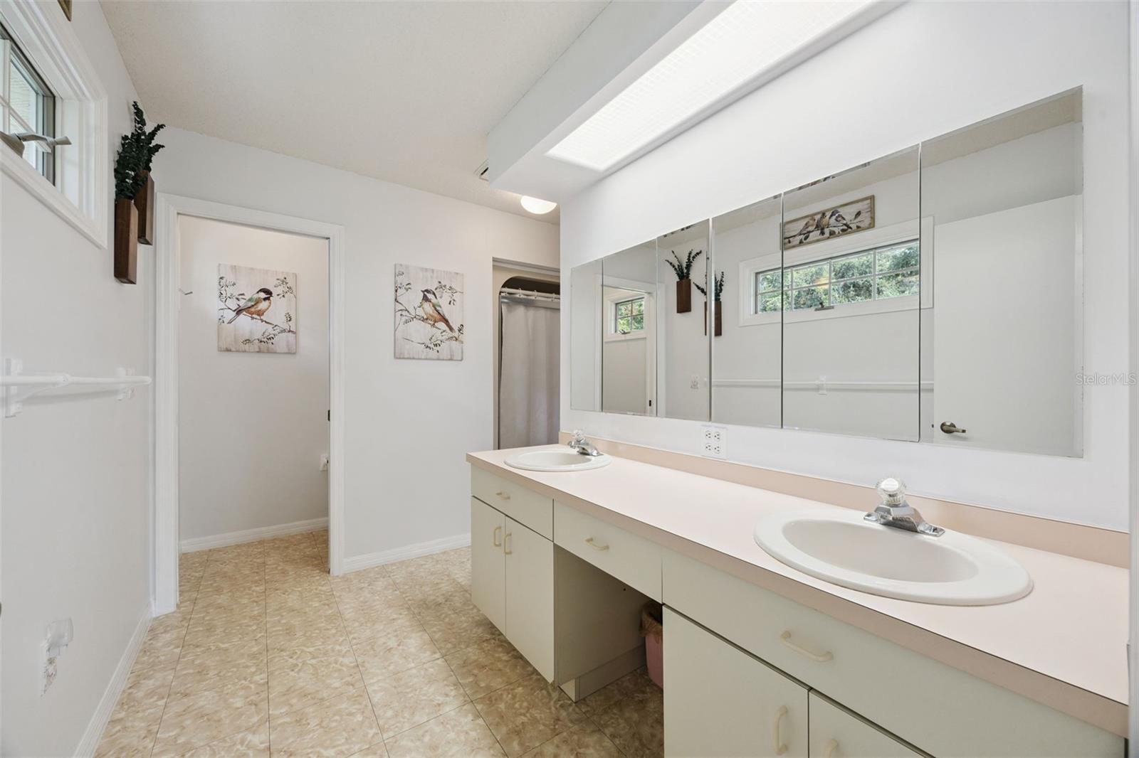 480 Lake Forest Cir Property Photo 15