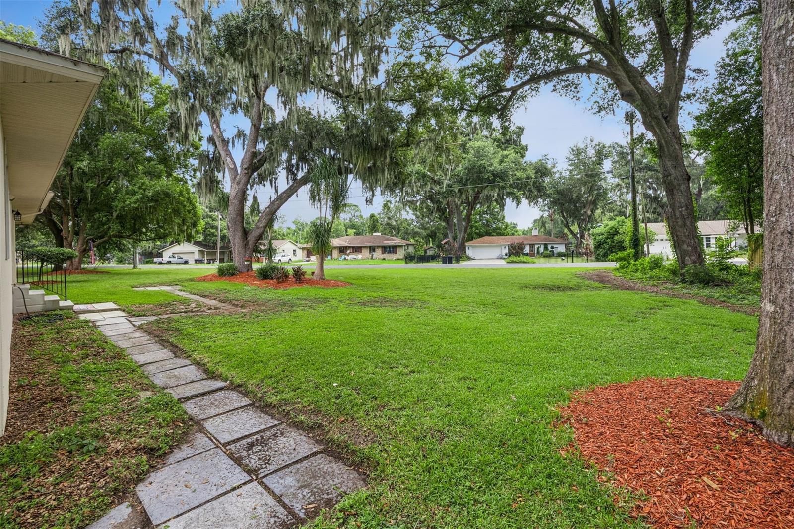 480 Lake Forest Cir Property Photo 23