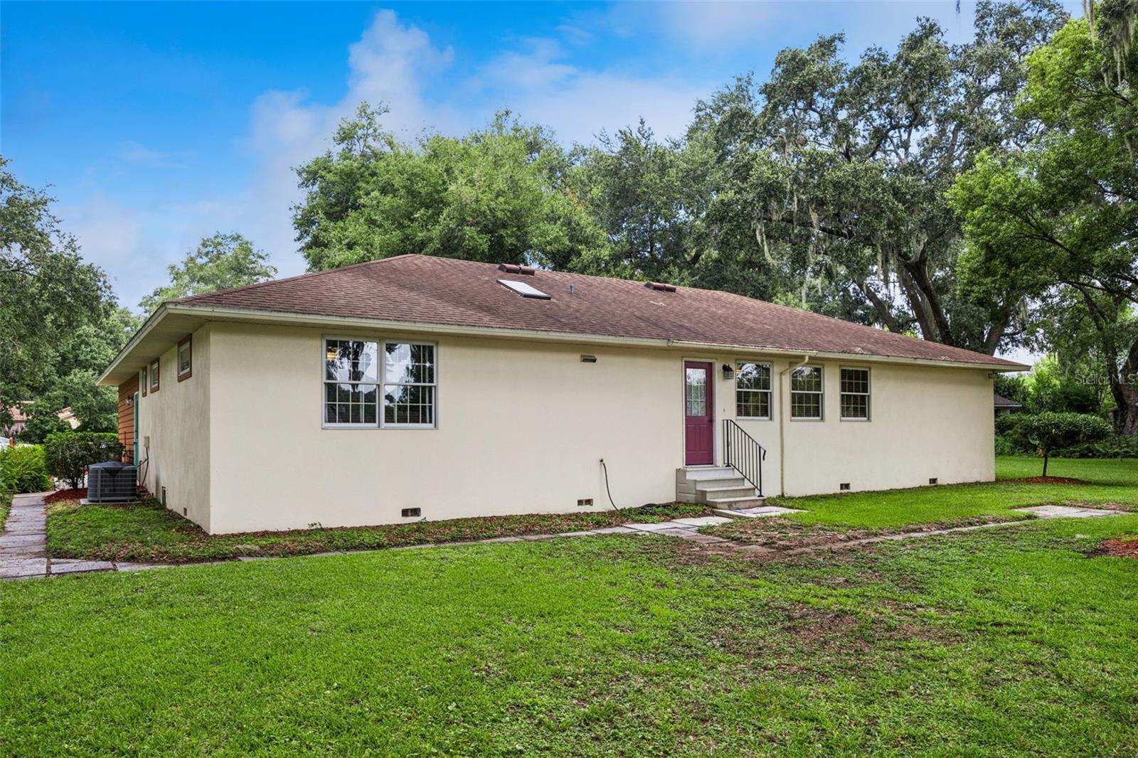 480 Lake Forest Cir Property Photo 35
