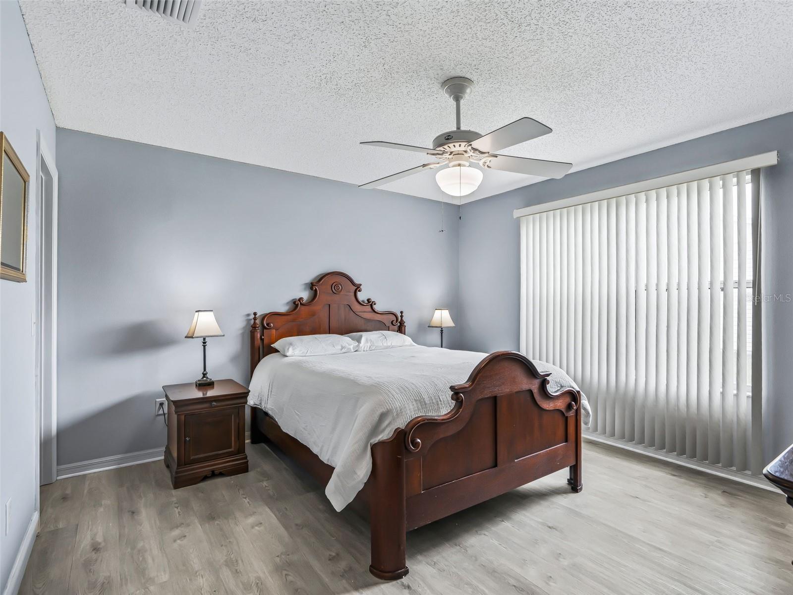 897 Livingston Loop Property Photo 16