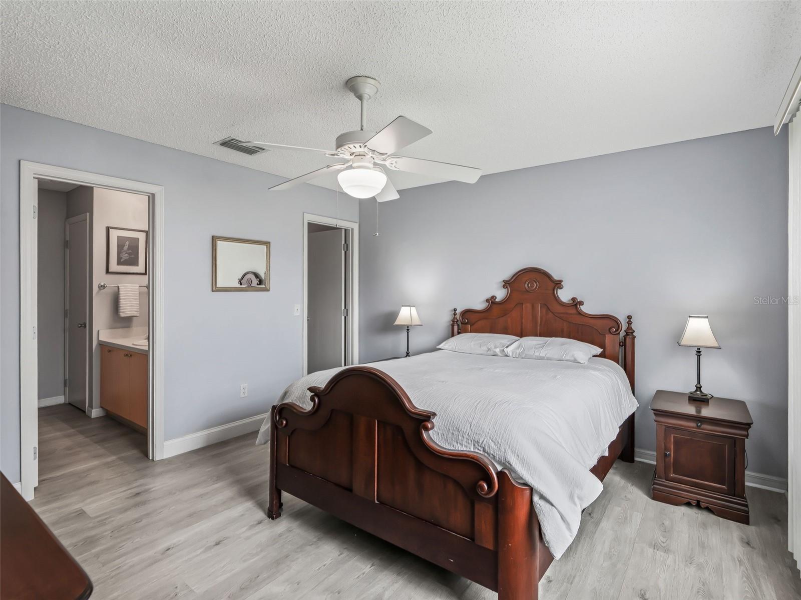 897 Livingston Loop Property Photo 17