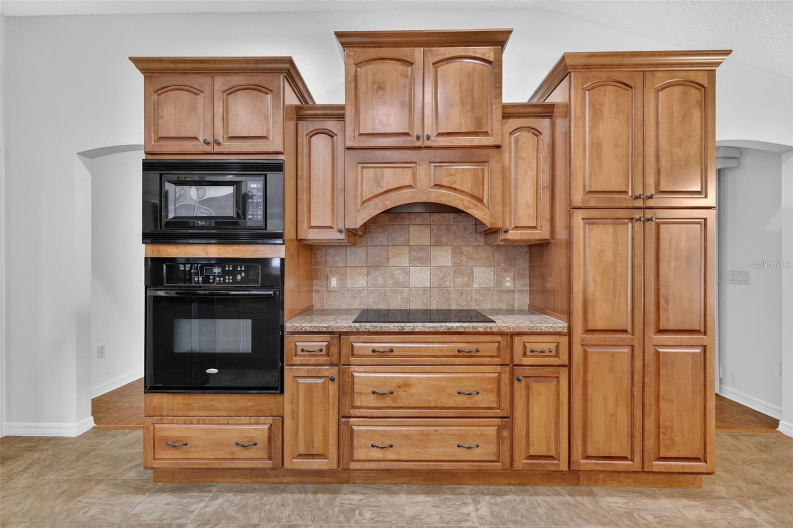 1557 Oak Forest Dr Property Photo 7