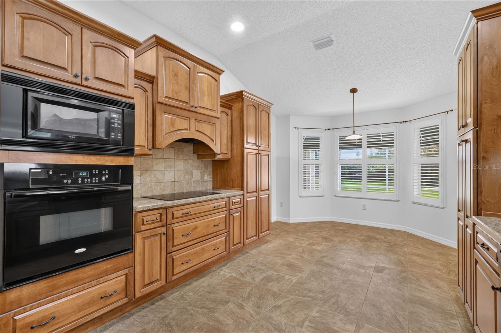 1557 Oak Forest Dr Property Photo 8