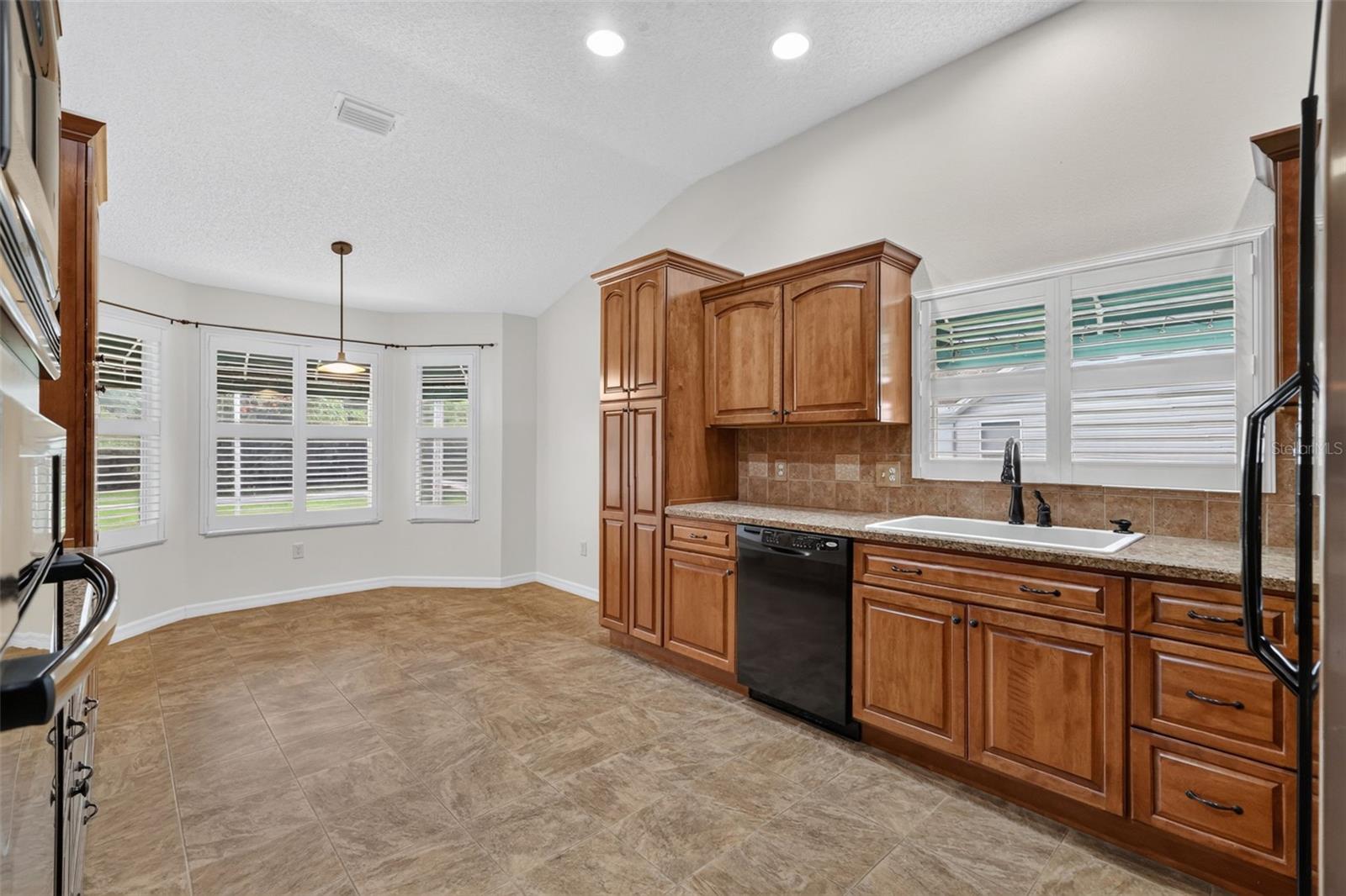 1557 Oak Forest Dr Property Photo 10