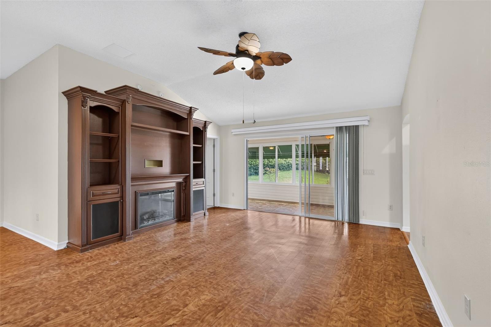 1557 Oak Forest Dr Property Photo 14