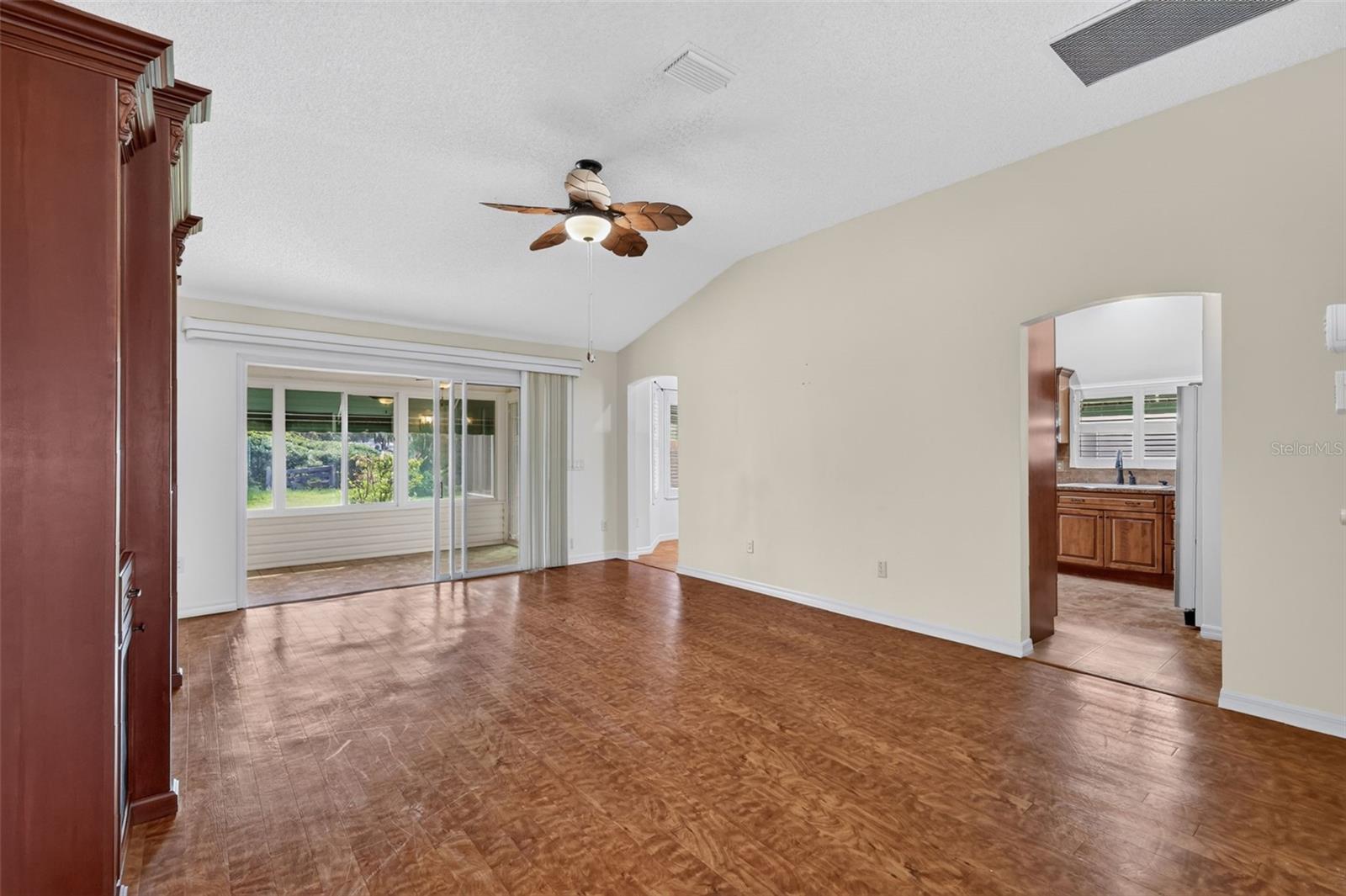 1557 Oak Forest Dr Property Photo 16