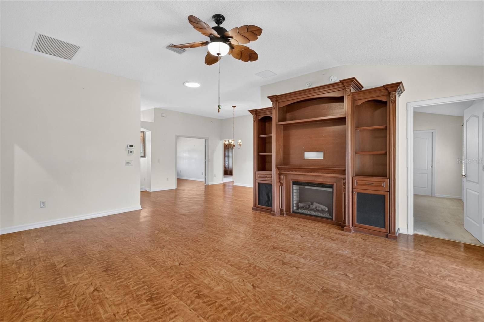 1557 Oak Forest Dr Property Photo 20