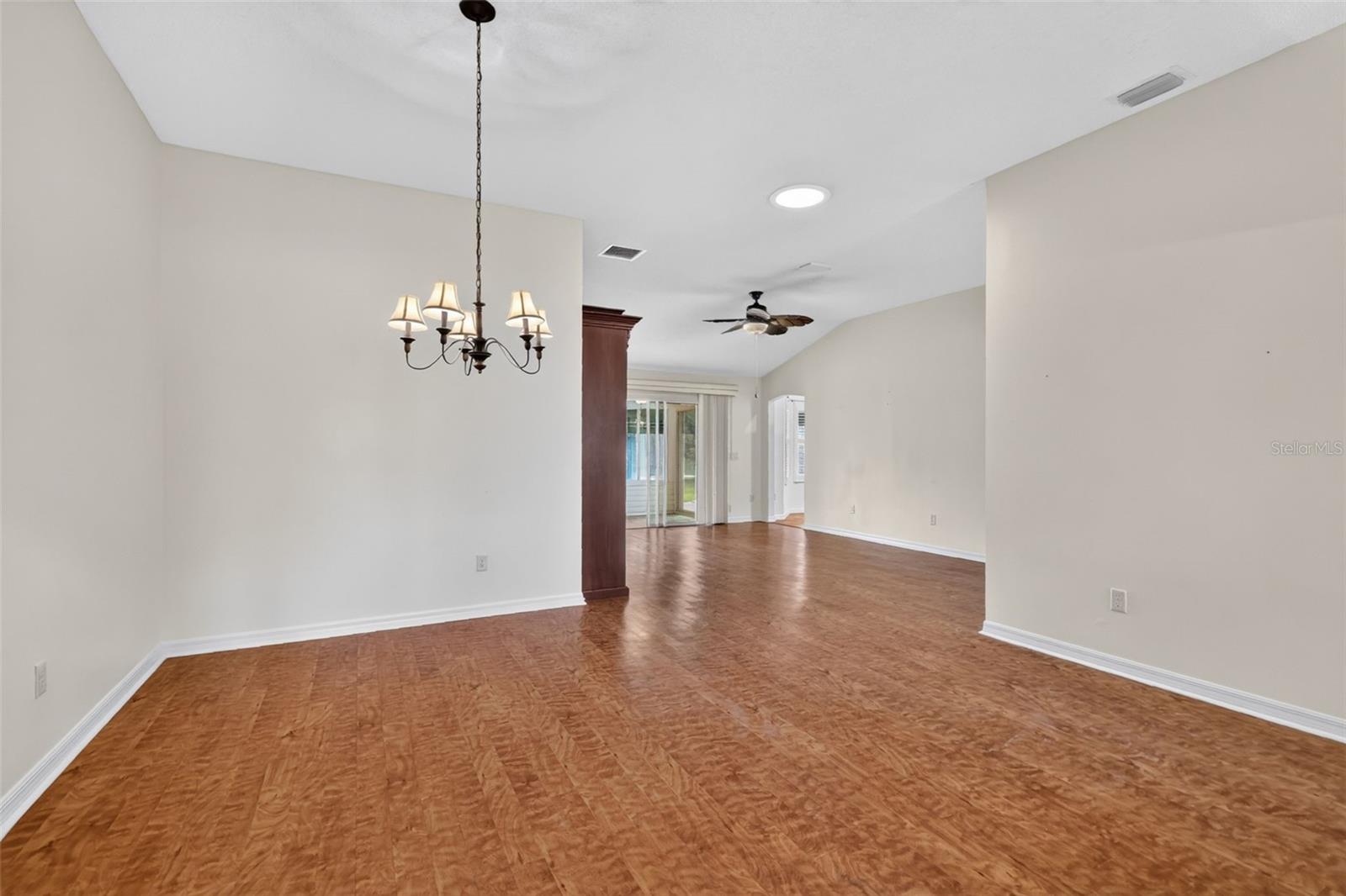 1557 Oak Forest Dr Property Photo 22