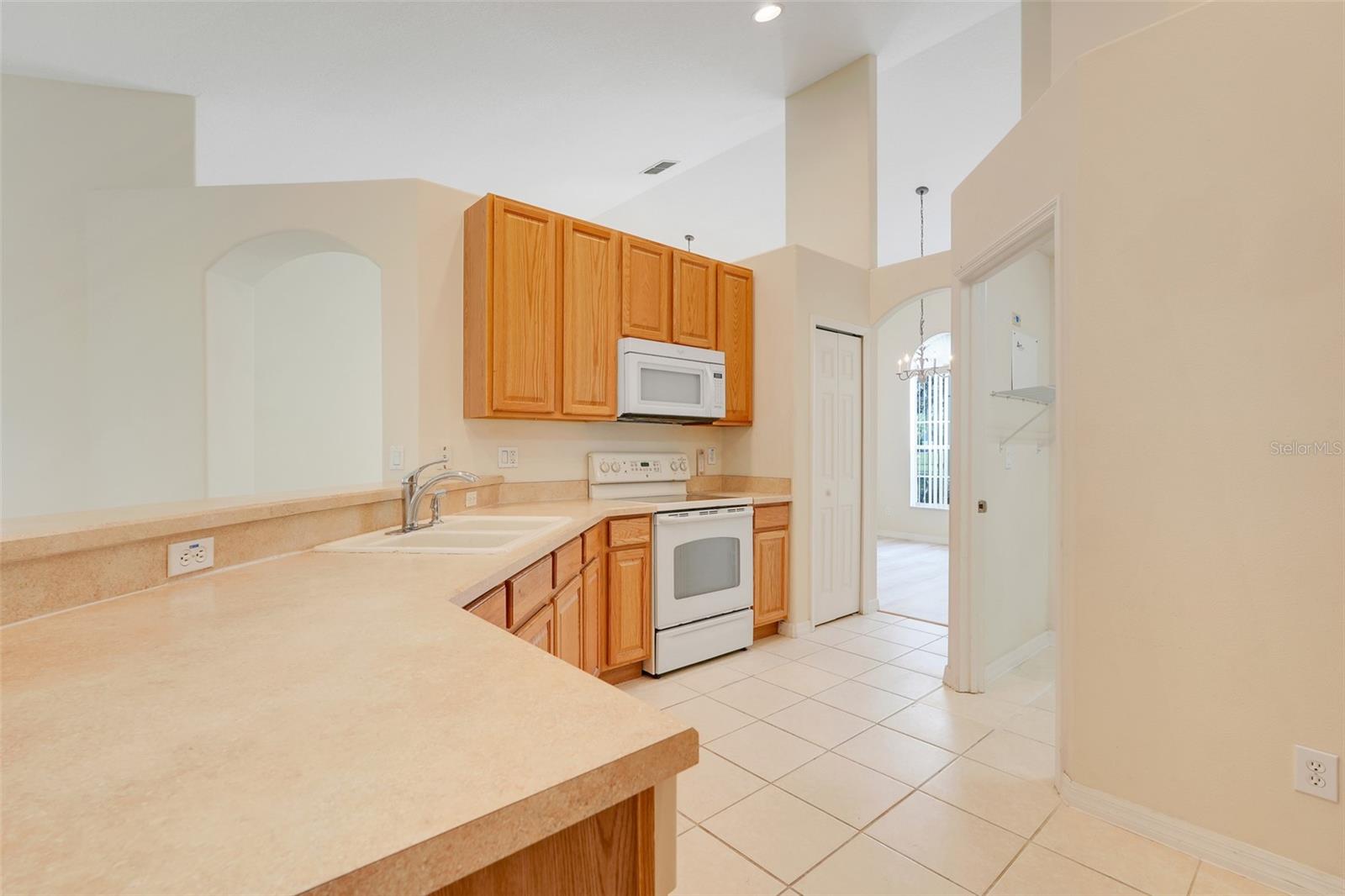 12900 Cloverdale Ln Property Photo 11