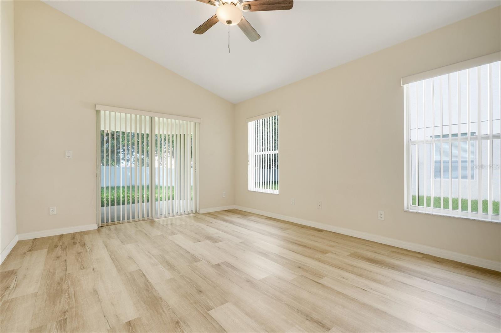 12900 Cloverdale Ln Property Photo 16