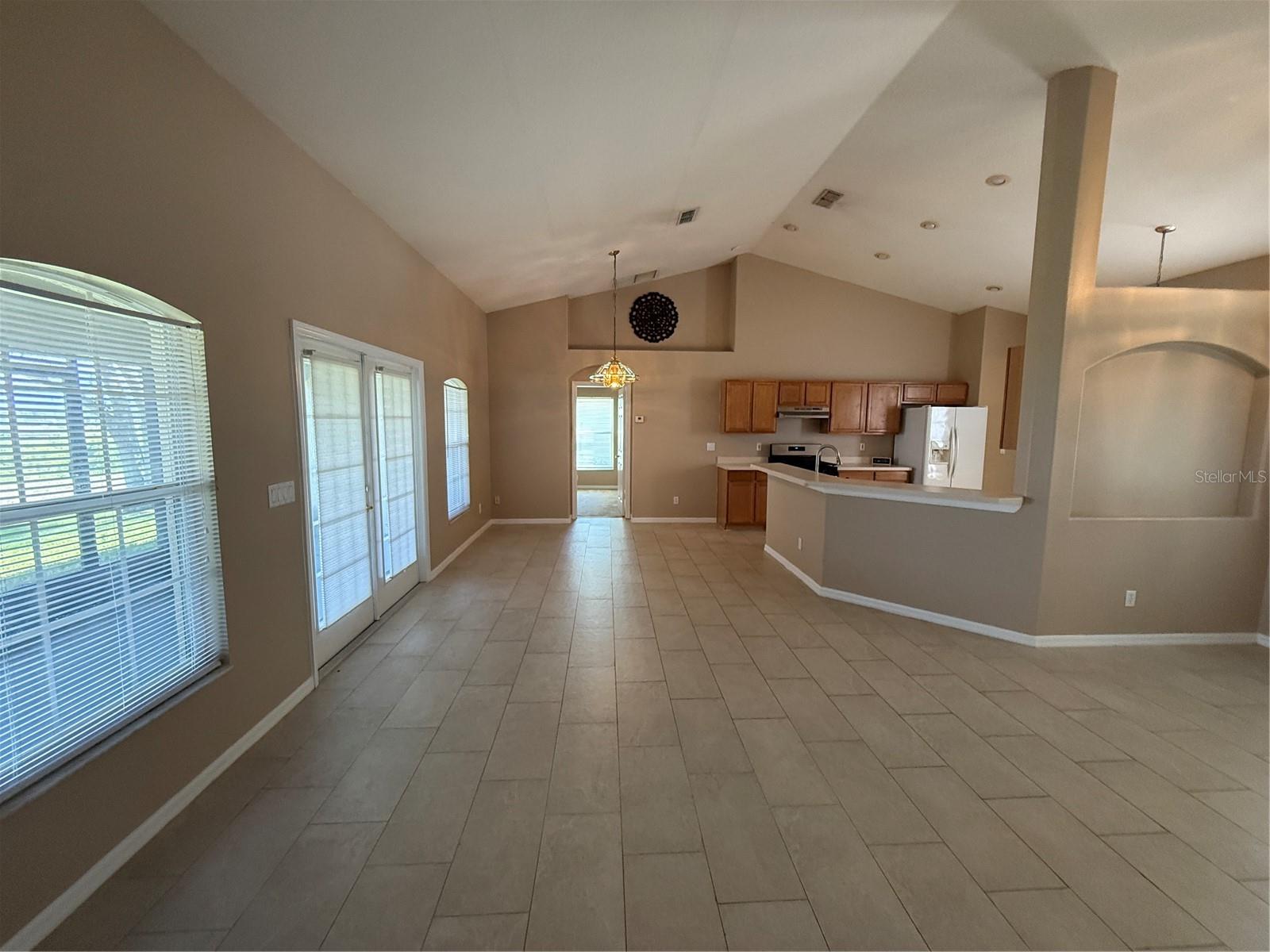 2735 Cedaridge Cir Property Photo 3