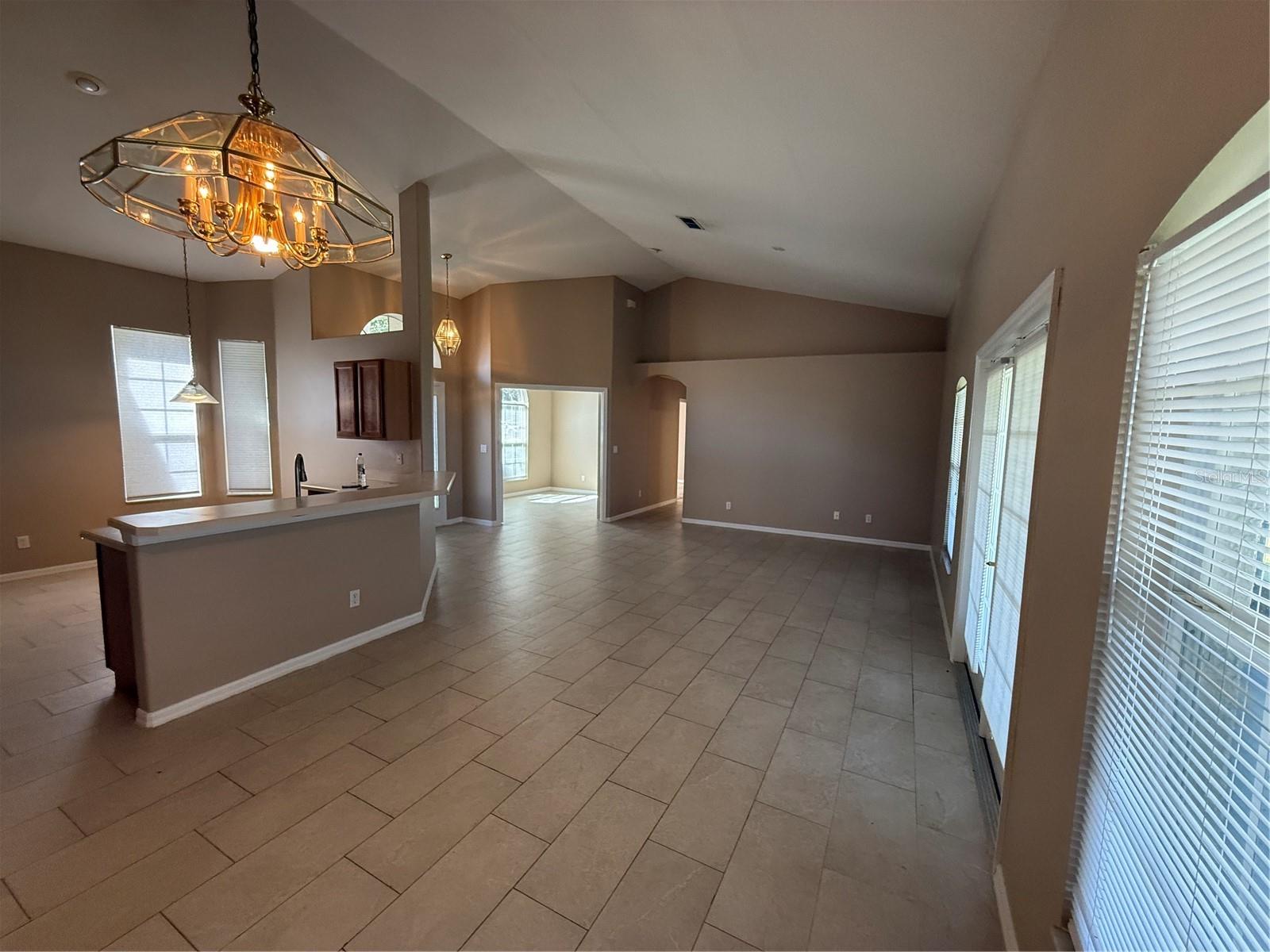 2735 Cedaridge Cir Property Photo 4