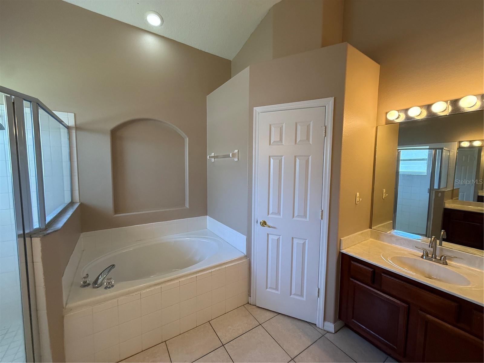 2735 Cedaridge Cir Property Photo 7