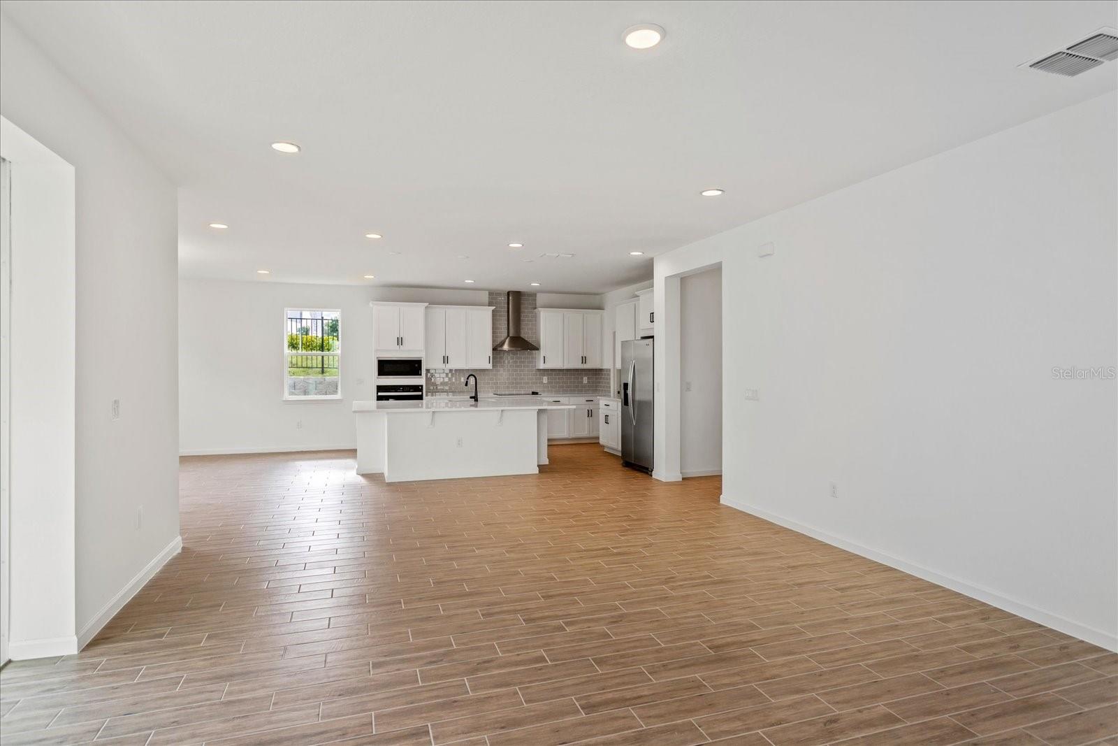 5415 Nickerbean St Property Photo 4