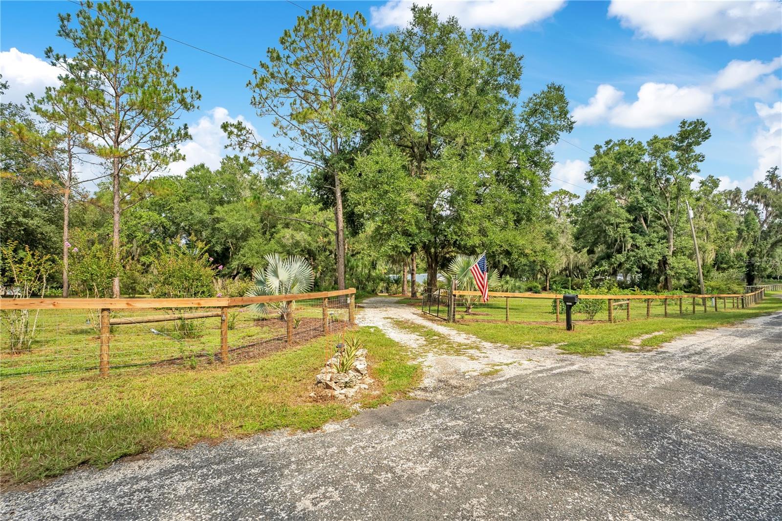 41832 Carrie Ln Property Photo 3