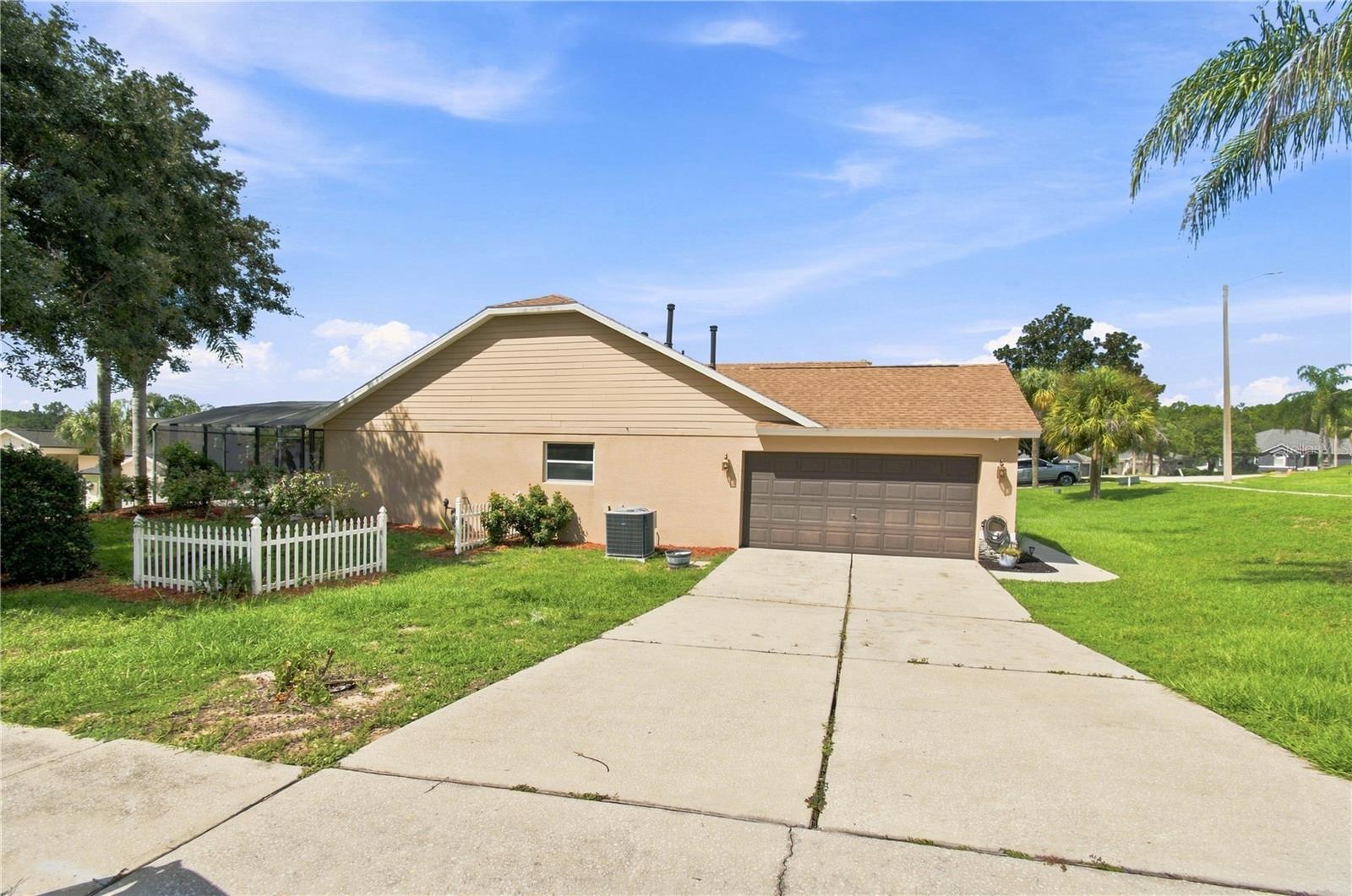13059 Sandy Pine Ln Property Photo 3