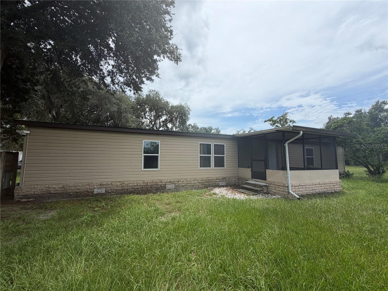 6828 State Road 33 Property Photo 2
