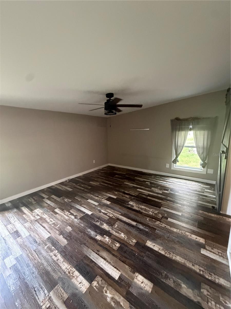 6828 State Road 33 Property Photo 11