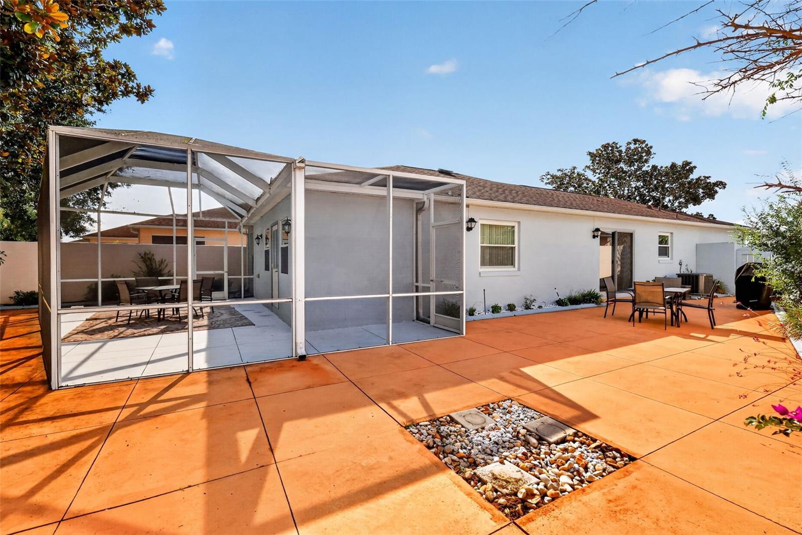 1717 Francisco St Property Photo 4