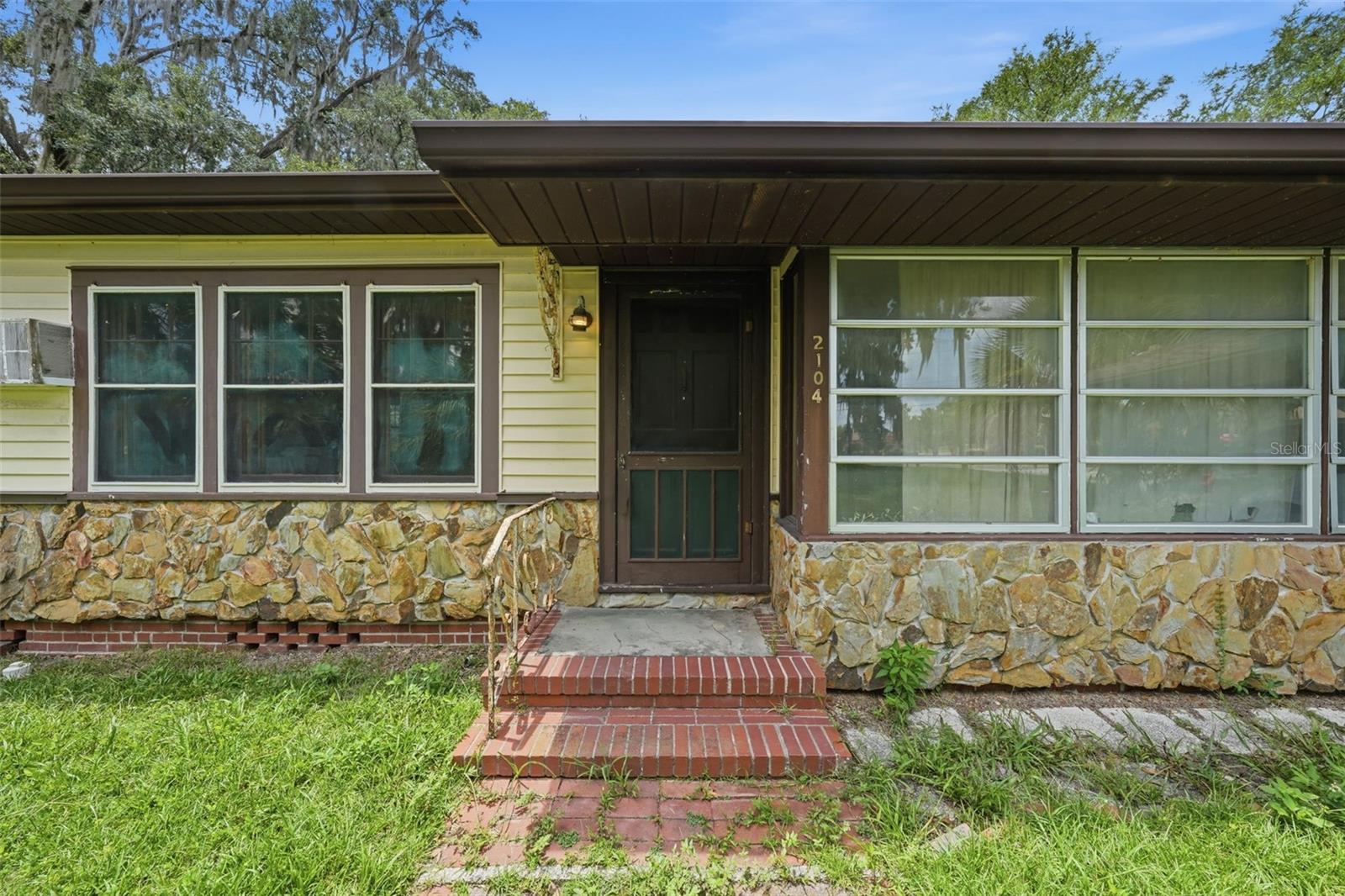 2104 Se Lake Weir Ave Property Photo 1