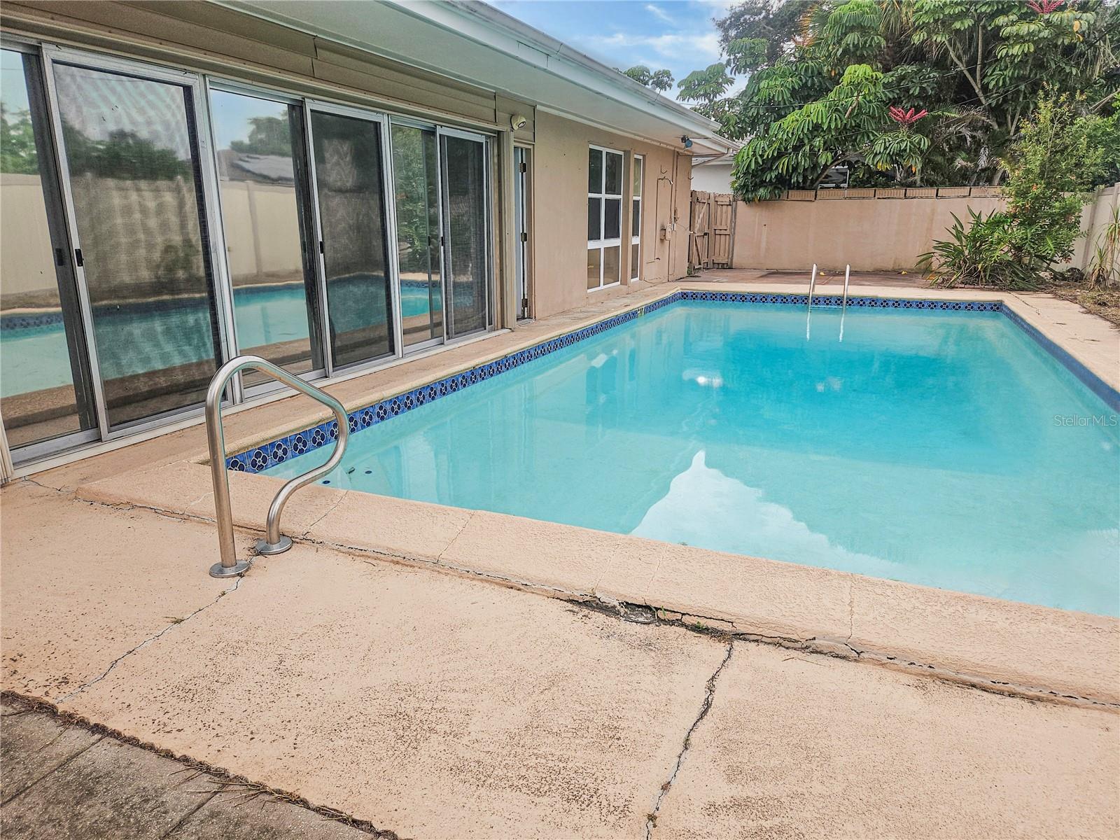 1820 Lombardy Dr Property Photo 2