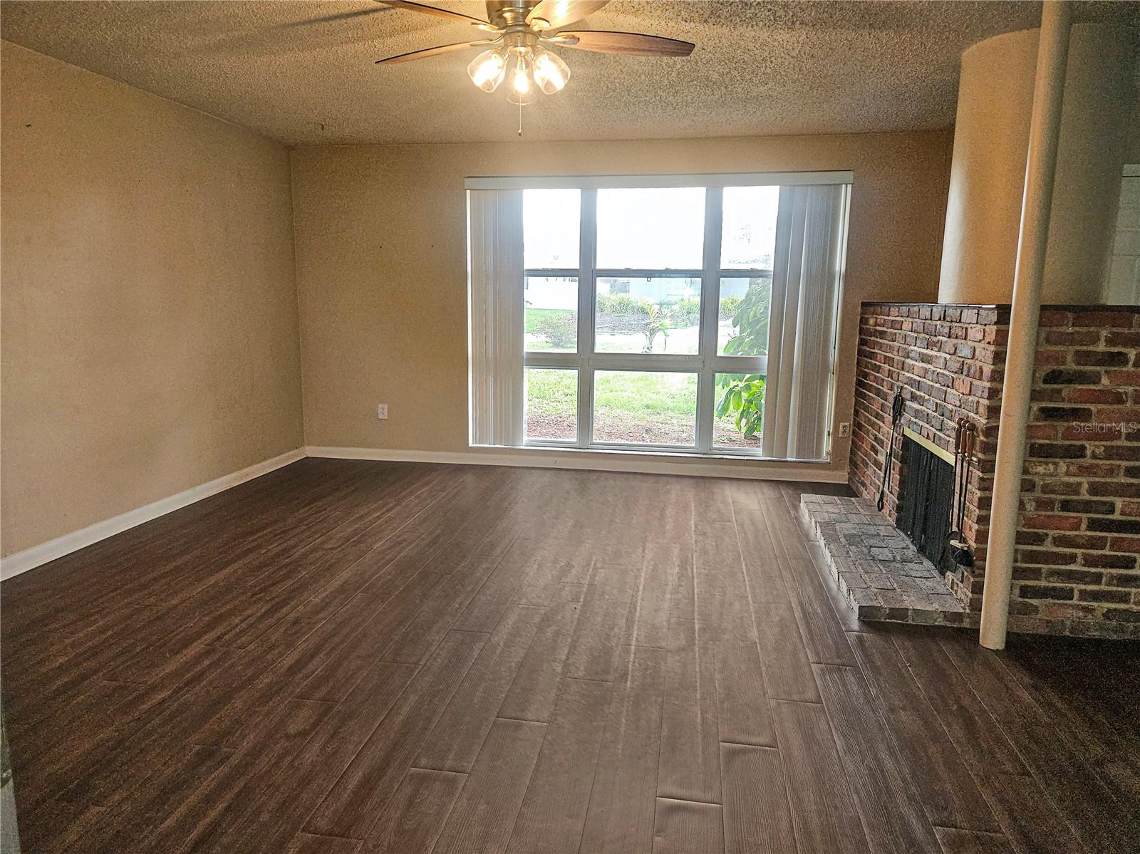 1820 Lombardy Dr Property Photo 4