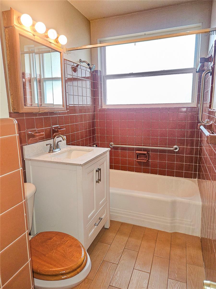 1820 Lombardy Dr Property Photo 14