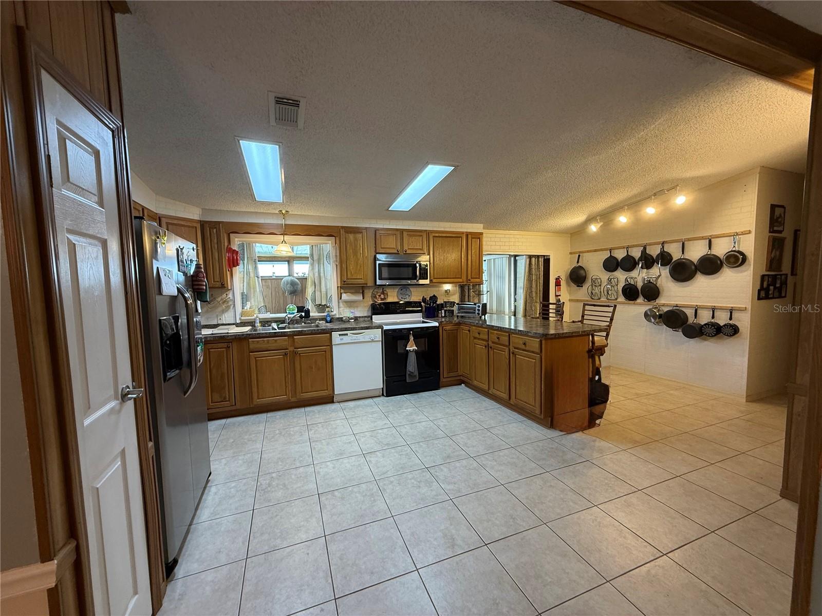 802 Robin Ln Property Photo 6