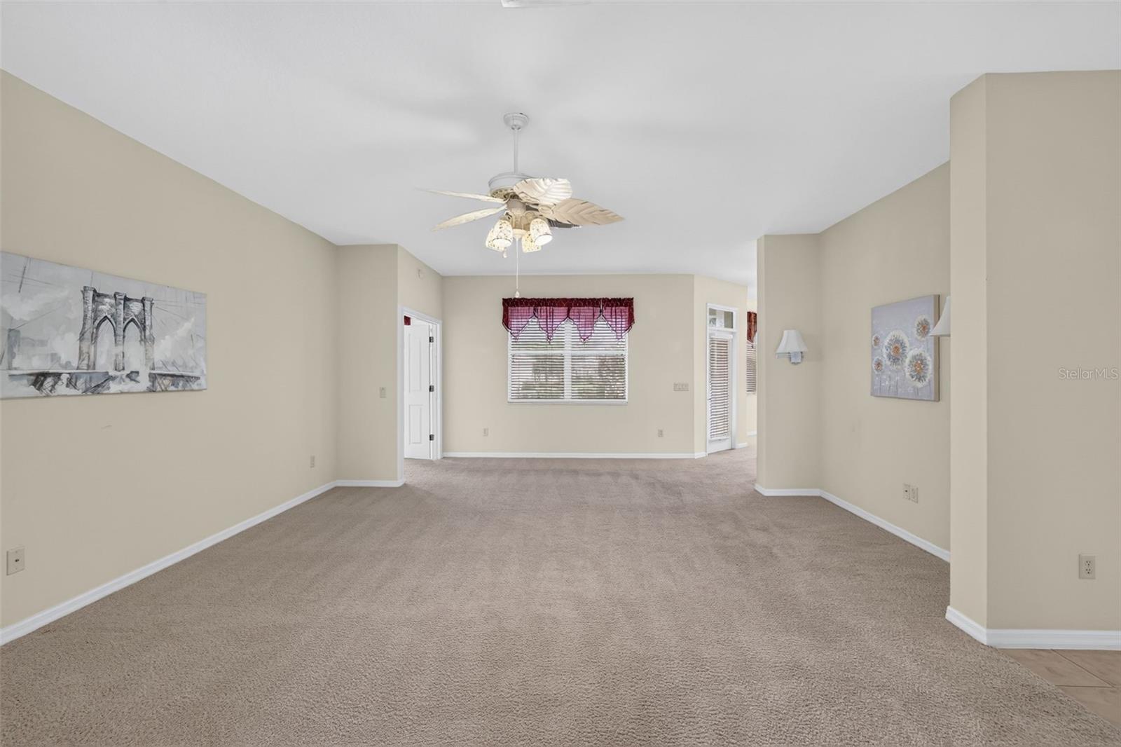 2693 Iris Way Property Photo 4