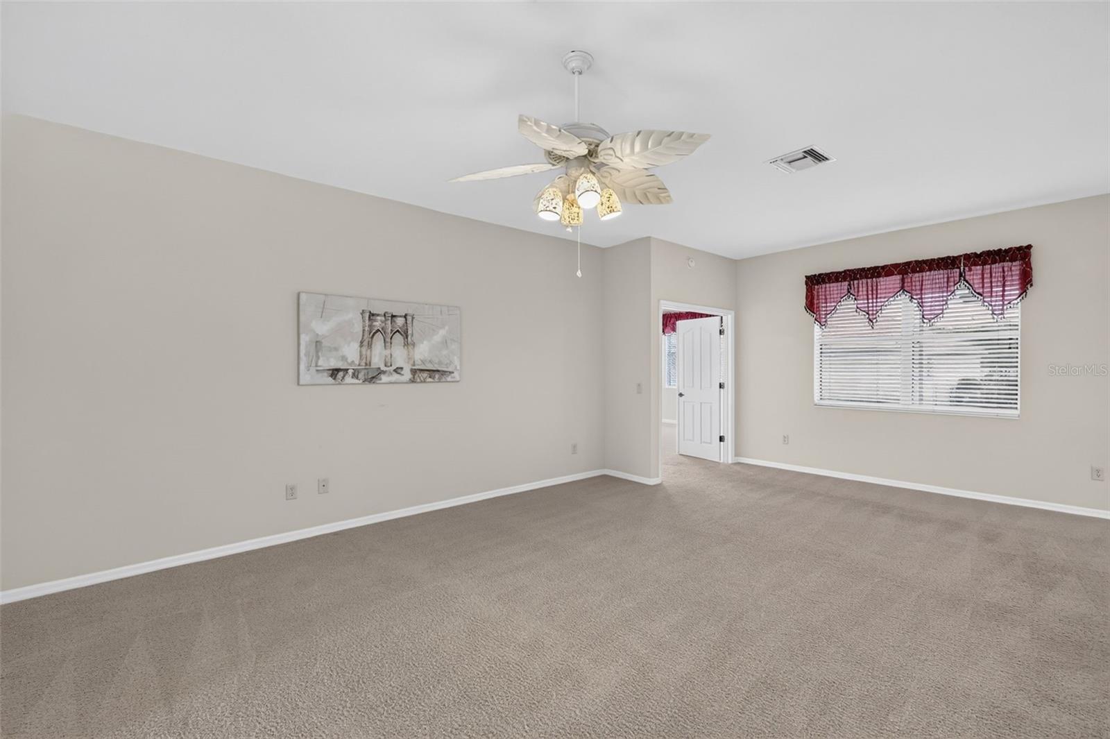 2693 Iris Way Property Photo 5