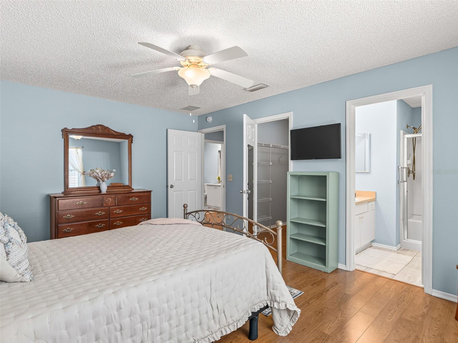973 York Ter Property Photo 28